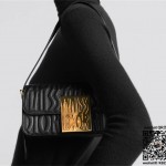 디올 DIOR 신상  Miss Dior 플랩백