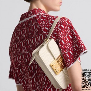 디올 DIOR 신상 Miss Dior 플랩백