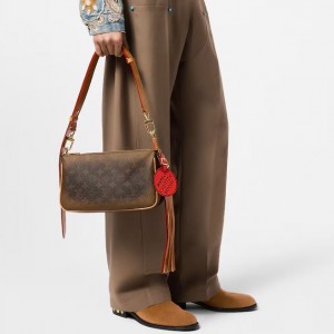 루이비통 Louis Vuitton  포쉐트 악세수아 XL M11623