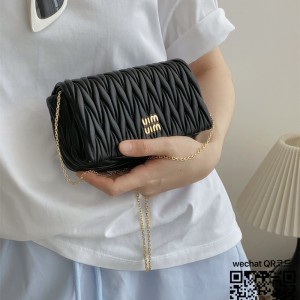 미우미우 MIUMIU WOC체인 숄더백