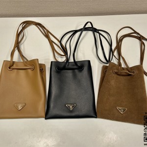 프라다 PRADA 신상 가죽  미니 크로스백