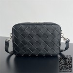 보테가베네타 미디엄 인트레치아토 카메라 백 크로스바디 백 755925