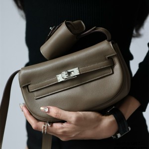 에르메스 HERMES 신상 kelly moove 켈리 무브백 swift가죽