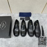 프라다 신제품, 두꺼운 바닥의 스퀘어 토 로퍼 구두