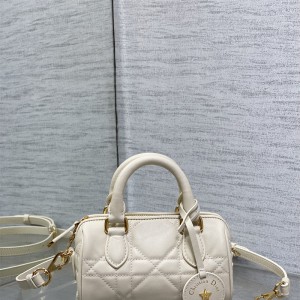 디올 DIOR 신상 그루브17백