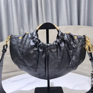 디올 신상 만두백