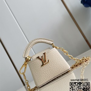 루이비통  마이크로 백 카퓌신 M02132