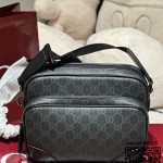 구찌 메신저백 821160