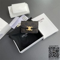 셀린느 CELINE 트리옹프 플랩 카드 지갑 - 샤이니 카프스킨 10I583