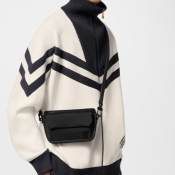 루이비통 파일럿 웨어러블 월릿 M83563