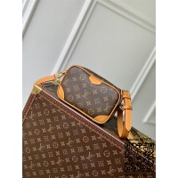 루이비통 트로카데로 웨어러블 월릿 M14058