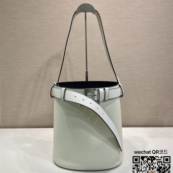 프라다 벨트가 달린 가죽 프라다 버클 버킷 백 1BE085