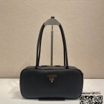 프라다 미디엄 가죽 탑 핸들 백 1BB126