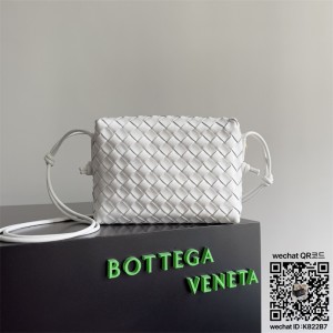 보테가베네타 루프 스몰 크로스백 666689
