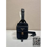 프라다  리나일론 및 사피아노 가죽 스마트폰 케이스 2ZH194