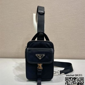 프라다  리나일론 및 사피아노 가죽 스마트폰 케이스 2ZH194