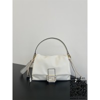 펜디 신상 바게트백