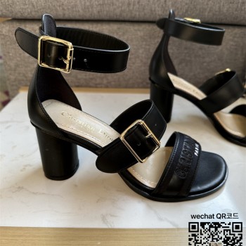 디올 힐 샌들 슬리퍼