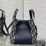 디올 Signature 버킷백