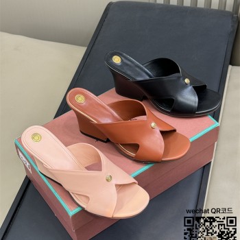 로로피아나 힐 샌들 슬리퍼