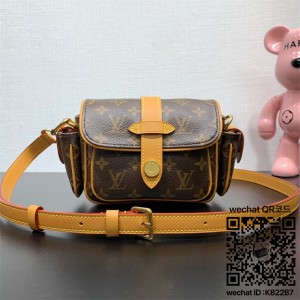 루이비통 카고 웨어러블 월릿 M14742