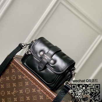 루이비통 카고 웨어러블 크로스백 M13989