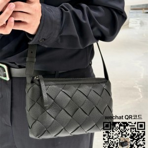 보테가베네타 블랙 그레인 디아고 지퍼 메신저 백 837112