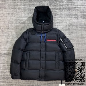 프라다  패딩 남여공용 조끼 착용가능 탈부착가능