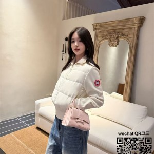 몽클레어 여성 패딩 니트소매  90%오리털