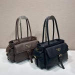 프라다 익스플로어 미듐 리나일론 레더 토트백 블랙 1BG596