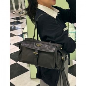 프라다 익스플로어 미듐 리나일론 레더 토트백 블랙 1BG596