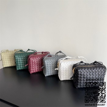 보테가베네타 인트레치아토 스몰 루프 카메라백 680255