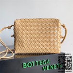 보테가베네타 인트레치아토 미디움 루프 카메라백 680256