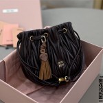 미우미우 마틀라세 나파 가죽 파우치