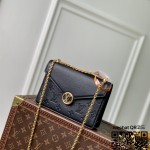 루이비통 온 체인 크로스백 M13569