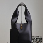 생로랑 탠저 Tanger 패드락 팬던트 레더 숄더백 블랙 773686