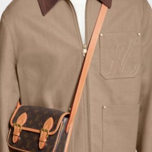 루이비통 사첼 웨어러블 월릿 모노그램 M26805