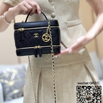 샤넬 CHANEL 25A 체인 코스메틱 케이스 유광 카프스킨 AP4688