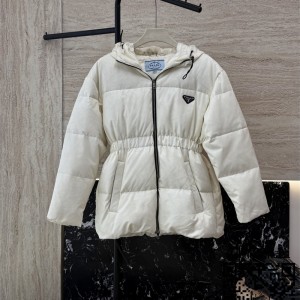 프라다 패딩 여성용 거위털90%