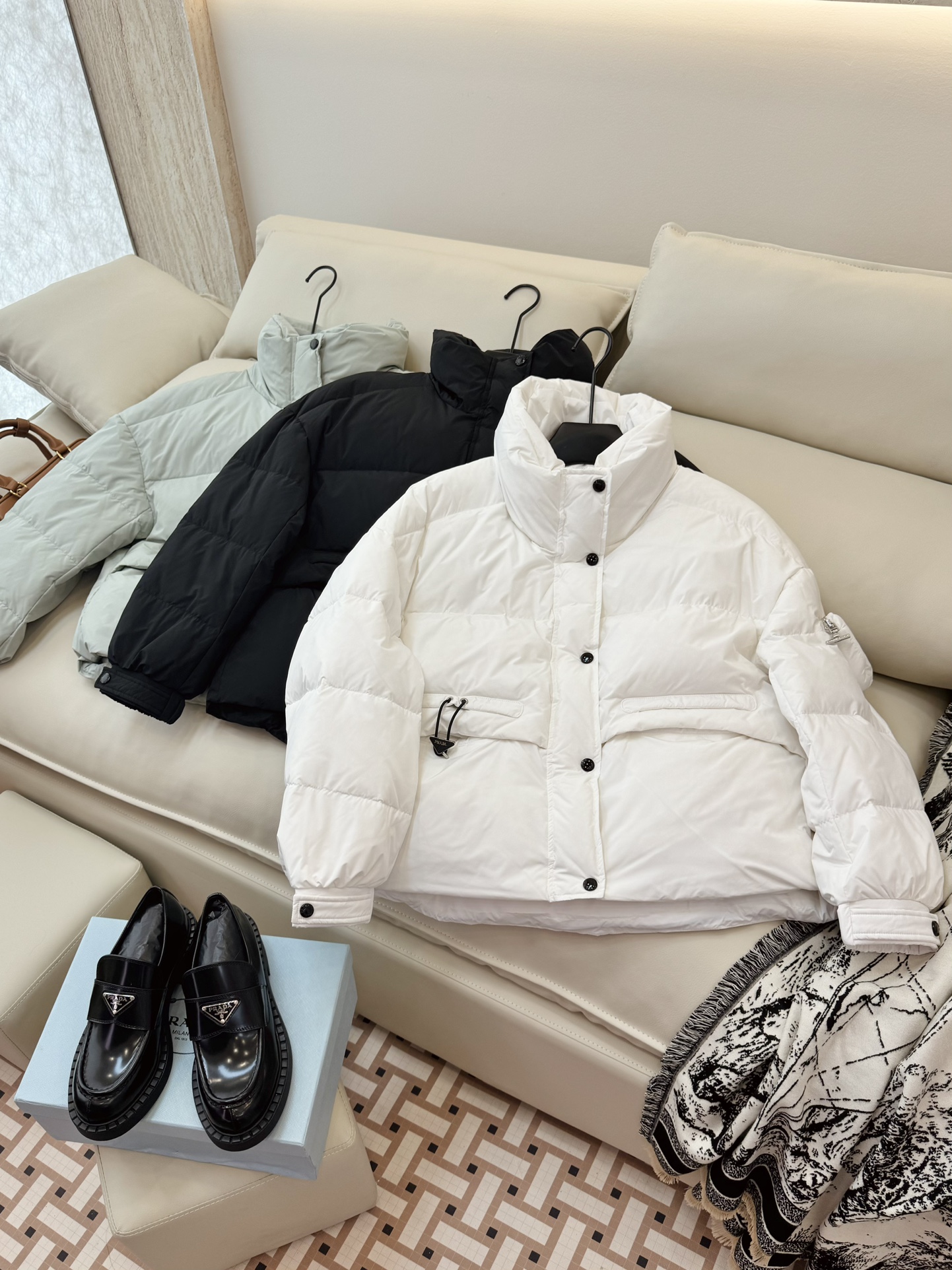 프라다 패딩 여성용 거위털90%