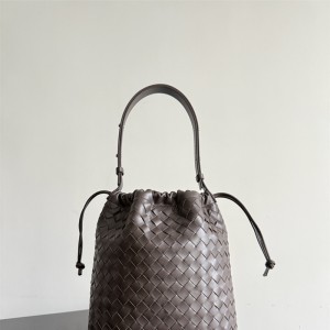 보테가베네타 드로우스트링 버킷 백 836020