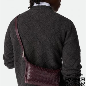 인트레치아토 가죽 지퍼 크로스바디 백 844018