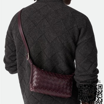 인트레치아토 가죽 지퍼 크로스바디 백 844018