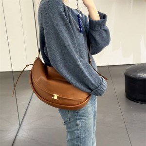 셀린느 하프문 소프트 트리옹프 베사체 크로스백 124142