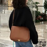 셀린느 소프트 트리옹프 베사체 크로스백 123632