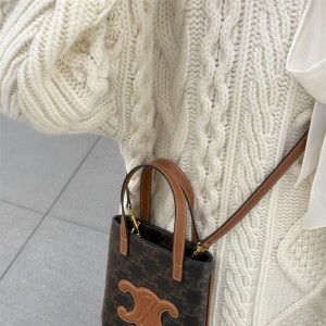 셀린느 트리오페 핸드폰백