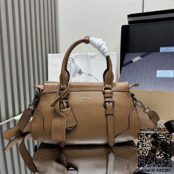 프라다 라지 가죽 토트백 1BG604