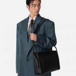 보테가베네타 블랙 코리에레 지퍼 메신저백 826852