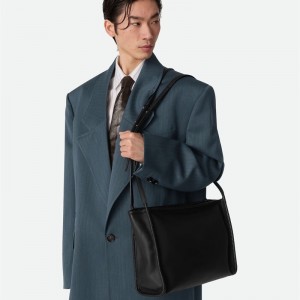 보테가베네타 블랙 코리에레 지퍼 메신저백 826852