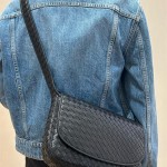 보테가베네타 남성 베네토 플랩 메신저 백 블랙 843836